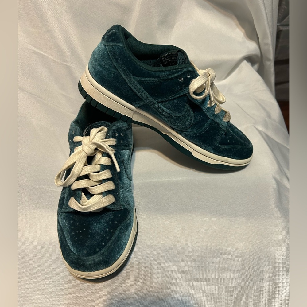 Nike Women’s Dark Teal Sneakers. Women size 5.5/Youth size 4